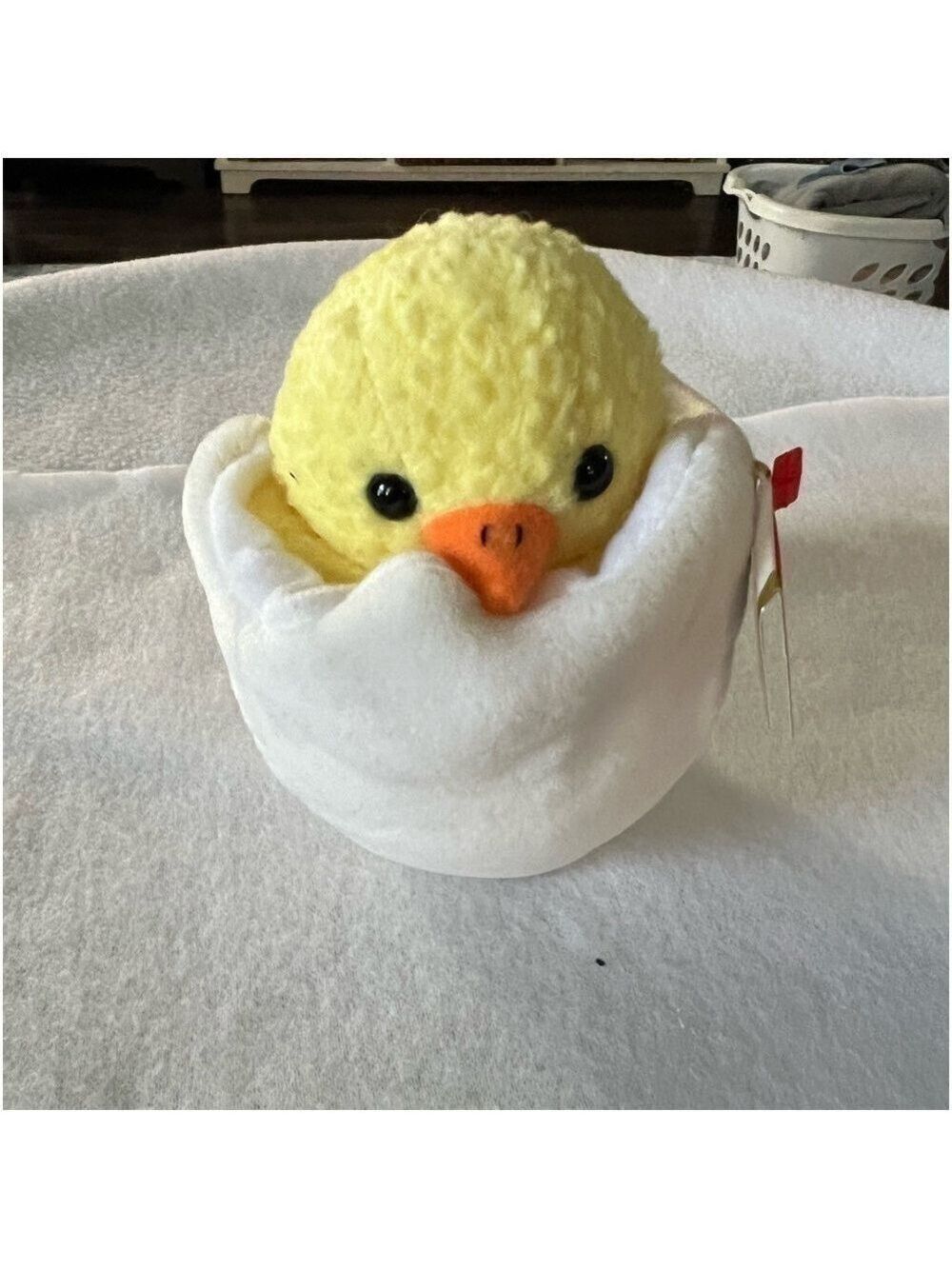 NWT TY Beanie Baby “Eggbert” birthday 4/10/1998.